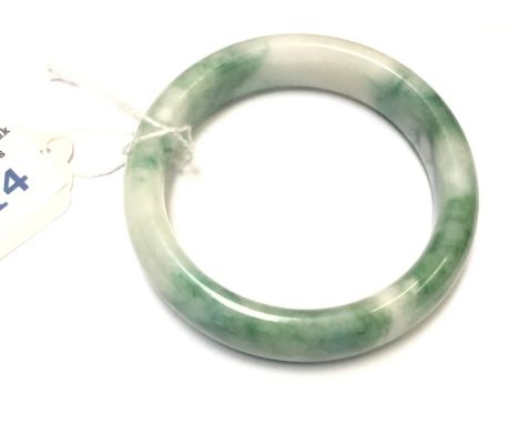 A COLLECTABLE 'JADE STYLE' BANGLE 