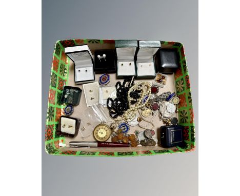 A collection of jewellery to include Charles Horner brooch (Af), 9ct gold pearl mounted pendant on chain, silver mounted USA 