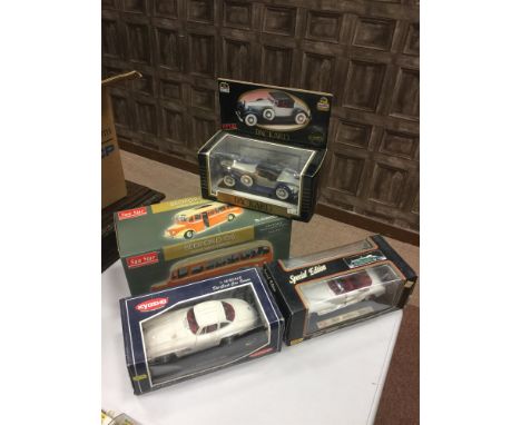 SUN STAR 'BEDFORD OB DUPLE VISTA COACH', along with three model cars including a Packard, a Maisto and a Kyosho example (4)