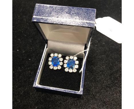 PAIR OF CHRISTIAN DIOR EARRINGS 19/75 Germany