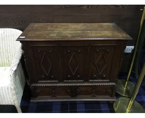 VICTORIAN OAK CARVED TRUNK