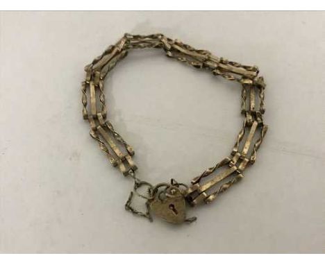 A 9 ct gold gate bracelet 4.9g.