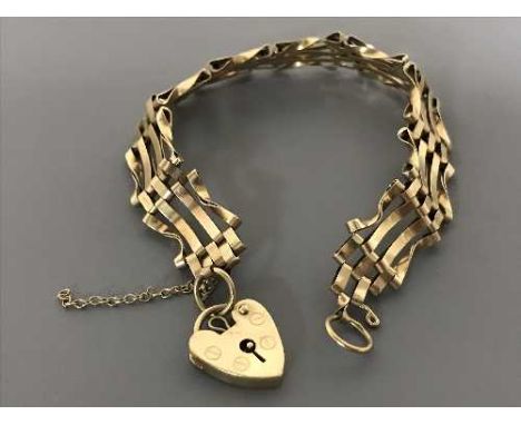 A 9ct gold gate bracelet, 9.8g
