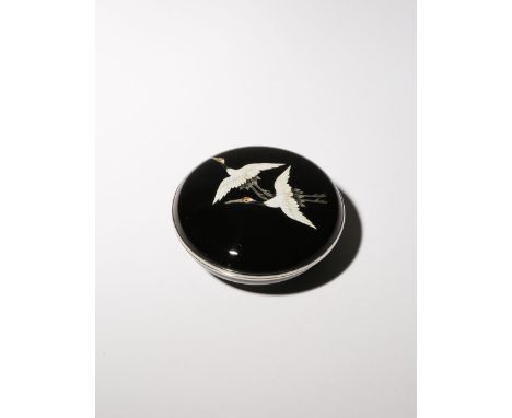 A SMALL JAPANESE CLOISONNE ENAMEL BOX AND COVER BY ANDO JUBEI, KOBAKO MEIJI PERIOD, LATE 19TH/EARLY 20TH CENTURY Of circular 