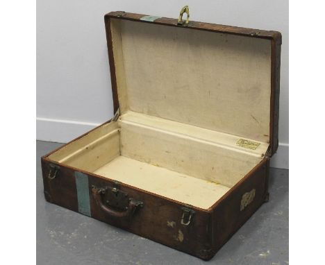 LOUIS VUITTON LEATHER, SINGLE HANDLED TRAVEL TRUNK, c. 1920. 60 x 39 x 22cm.Provenance on request. CONDITION REPORT: Provenan