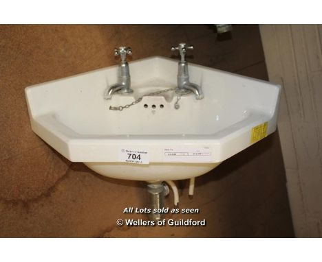 *PORCELAIN CORNER BASIN