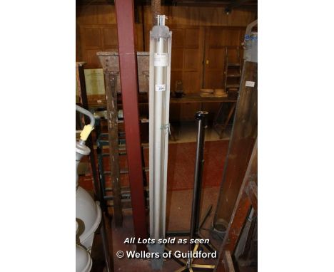 *ONE INDUSTRIAL STRIP LIGHT.1840MM ( 72" ) WIDE X 160MM ( 6.25" ) HIGH X 120MM ( 4.75" ) DEEP [0]