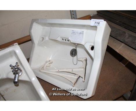 *BASIN WITH BRACKETS