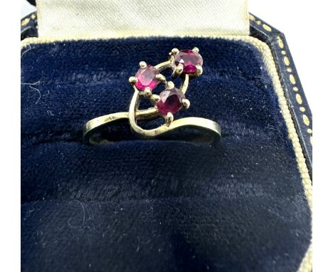9ct gold ruby ring (2.4g)