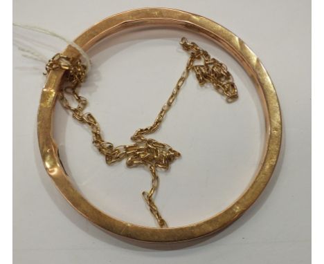 A 9ct rose gold slave bangle, (a/f) and a 9ct gold chain, (a/f), 11.8g, (2).