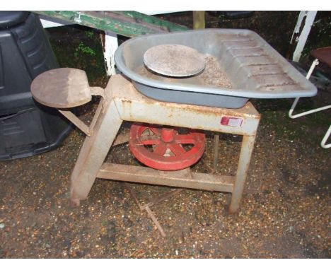 Potters Wheel ( plastic trough is cracked )