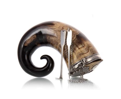 SCOTTISH HORN AND WHITE METAL SNUFF MULL FIRST HALF OF THE 19TH CENTURY the hinged cap mounted with engraved thistle motifs, 