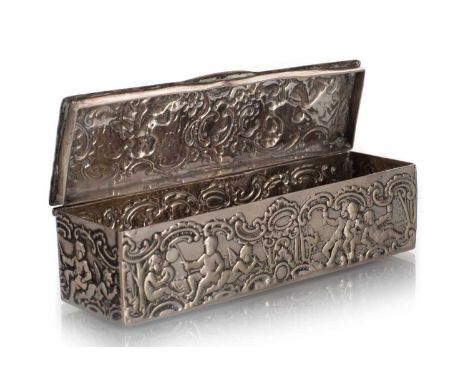 GERMAN PSEUDO-HANAU SILVER SNUFF BOX, SIMON ROSENAU OF BAD KISSINGEN, LATE 19TH / EARLY 20TH CENTURY repousse decorated with 