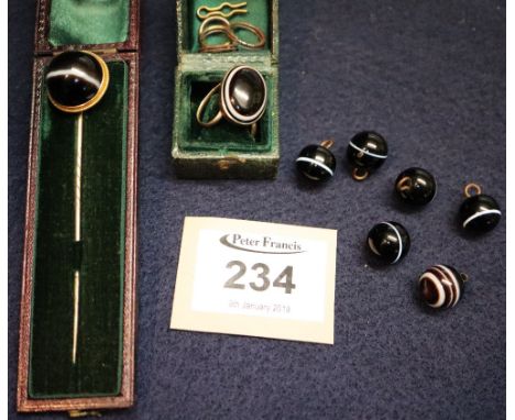 Victorian tie pin set with banded agate, a banded agate cravat or scarf loop and a set of six banded agate buttons. (B.P. 24%