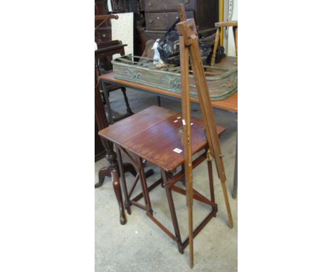 20th Century travelling folding table, together with a vintage easel. (2)(B.P. 24% incl. VAT)