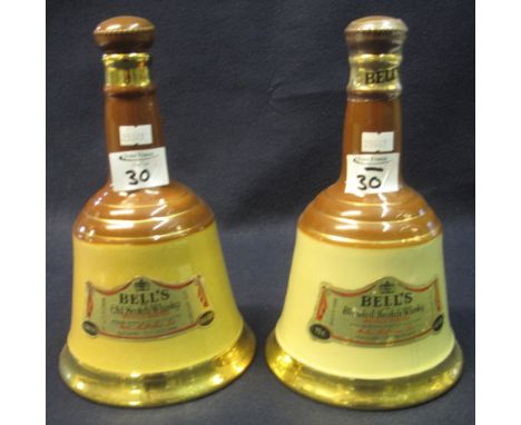 Two Wade Bell's scotch whiskey porcelain decanters, one full and one empty (2).(B.P. 24% incl. VAT)