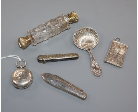 A Victorian gilt white metal and glass double scent bottle, a sovereign case, a caddy spoon, a stamp case and two pocket kniv