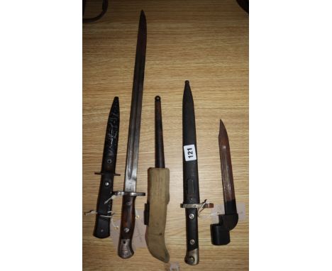 A German WWI fighting/trench knife by Gottlieb Hammesfahr, Solingen, Foche, with scabbard and four bayonets, various, includi