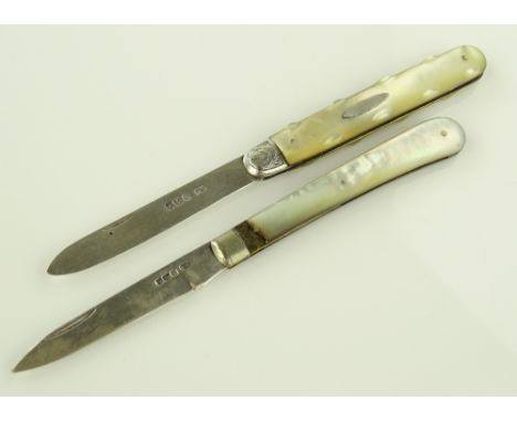 2 silver and mother of pearl pocket knives.