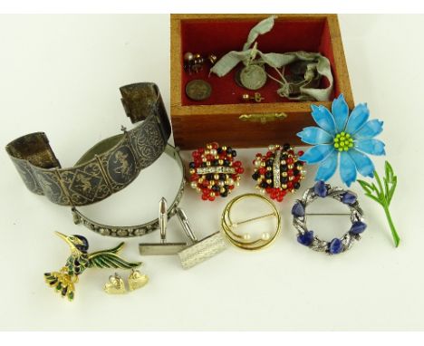 Various silver, enamel and stone set costume jewellery.