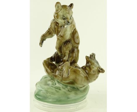 A Zsolnay porcelain sculpture of fighting grizzly bears, height 29cm.