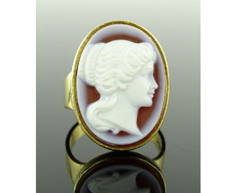 A fine quality 18ct gold carved Cameo set ring, depicting portrait of a lady, setting height 24mm, size Q, 10.6g.