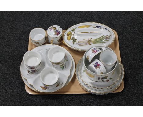 A tray of eighteen pieces of Royal Worcester Evesham ware 