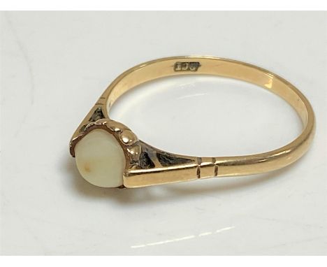 A lady's 9ct gold dress ring 