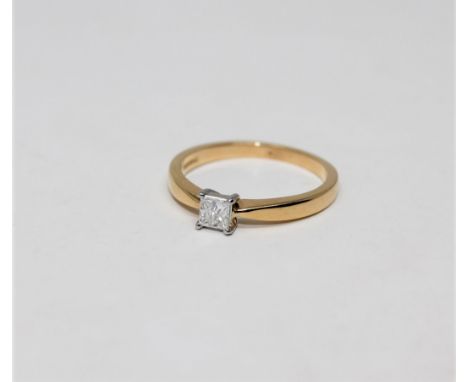 An 18ct yellow gold princess cut diamond ring, approximately 0.4ct