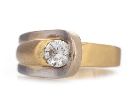 MOISSANITE RING set with a round moissanite, in in eighteen carat gold, size K 1/2Qty: 6.4g