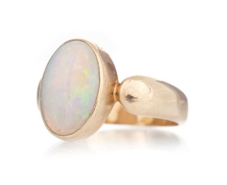 OPAL RING in nine carat gold, size QQty: 4.8g