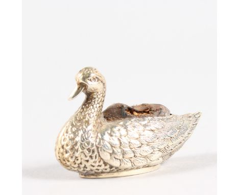 A DUCK PIN CUSHION. Birmingham 1908.  Maker: J.D. & W.D.  5cms long.