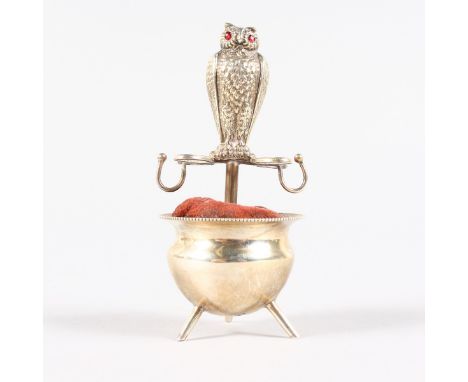 AN OWL STANDING ON A CAULDRON PIN CUSHION. Sheffield 1901.  Maker: Walker & Hall.  8.5cms high.