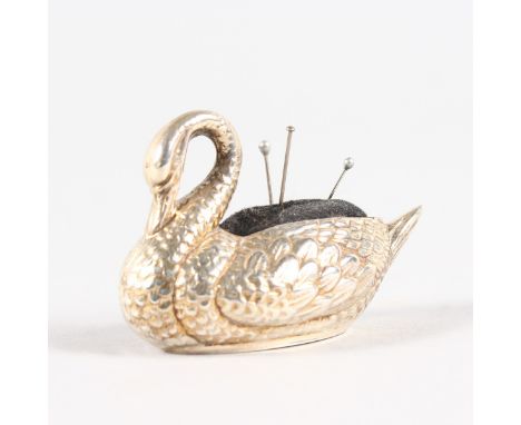 A .925 SILVER SWAN PIN CUSHION. Stamped .925.  6cms long.