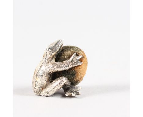 A MINIATURE FROG PIN CUSHION. 3cms.