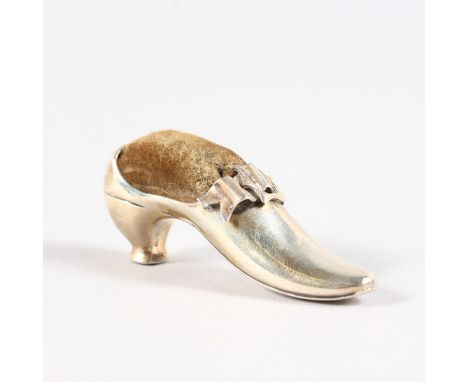 A SHOE PIN CUSHION. Birmingham 1897.  Maker: A. & L. LTD.  6.5ins long.