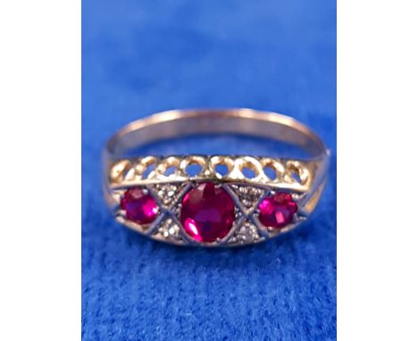 ANTIQUE 9CT GOLD RUBY & DIAMOND RING