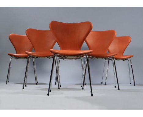 ARNE JACOBSEN (Denmark, 1902 - 1971) for FRITZ HANSEN.Set of six chairs model 3107 'Series 7', design 1955.Chromed tubular st
