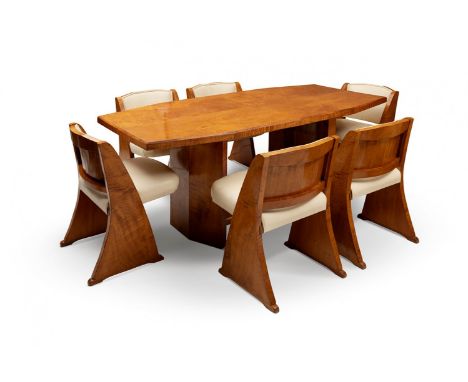 Scandinavian dining table and set of six chairs. Art Deco, ca.1920.Birch.Measurements: 79 x 182 x 88 cm.Dining table with six