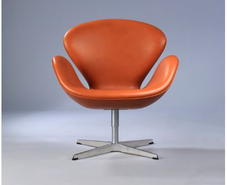 ARNE JACOBSEN (Denmark, 1902 - 1971) for FRITZ HANSEN.Armchair "The Swan", original model 3320, design 1957-58.Upholstered in