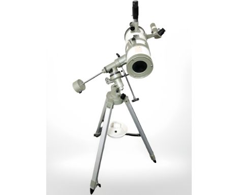 A Focus New Orion astronomical reflector telescope, F=1000mm, on tripod.