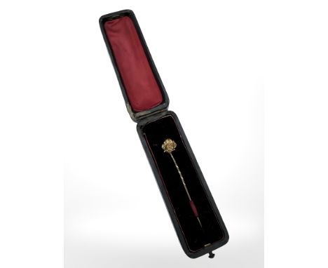 A 15ct gold stick pin, length 6cm CONDITION REPORT: 1.2g