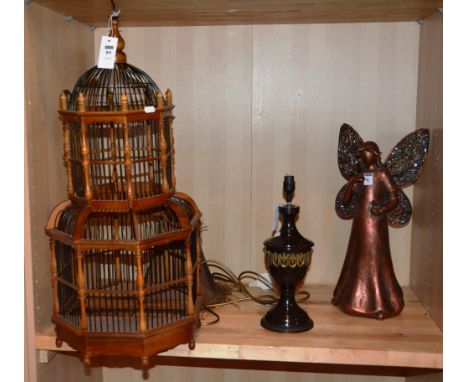 A modern wooden bird cage, 90cm high, together with a modern angel figure and a table lamp with shade (3)