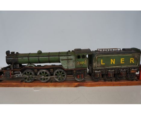 Tin Plate model of Steam Engine - 83cm including track