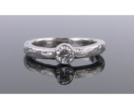 An 18ct gold designer made 0.35ct solitaire diamond ring,size P, 5.5 grams.