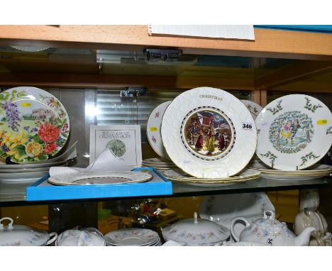 A COLLECTION OF BOXED SPODE CHRISTMAS PLATES, 1970-1979 AND OTHER BOXED PLATES, including Royal Doulton valentines plates 197