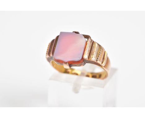 A 15CT GOLD SIGNET RING, designed with a carnelian square panel to the textured shoulders and plain polished band, with a 15c