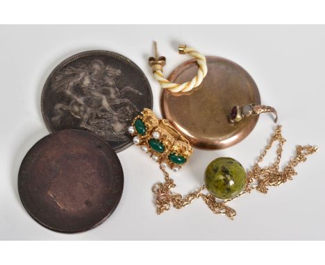 A SELECTION OF ITEMS, to include a broken fine curb link chain, stamped 9ct, approximate weight 1.1 grams, a broken piece of 