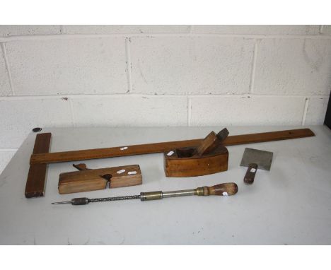 A SELECTION OF VINTAGE WOODWORKING TOOLS including an 8'' smoothing plane with a brass plated bottom, a wooden rabbet plane, 