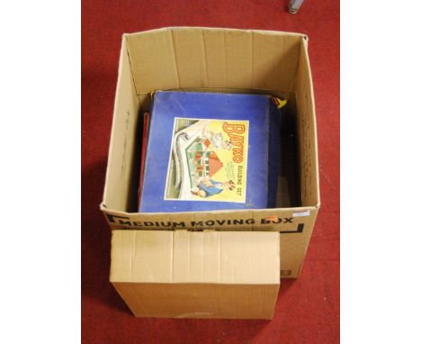 A Bayko Building Set, and one other contemporary Brick Player Kit B, etc